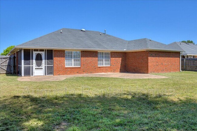 Building Photo - 207 Taylor Cir