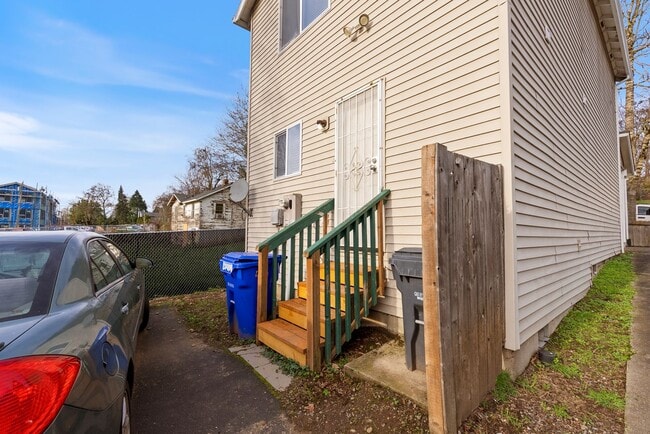 Building Photo - HALF OFF - FIRST MONTHS RENT!