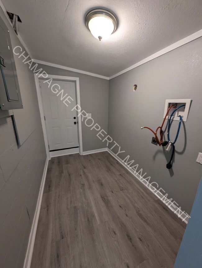Building Photo - Updated Single Family Home