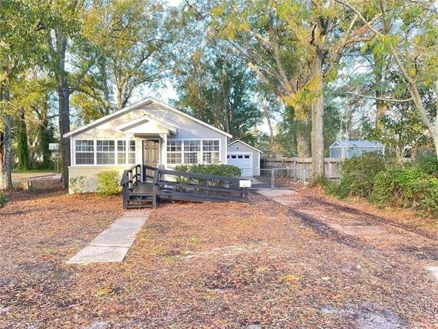 Building Photo - 215 N Carter St