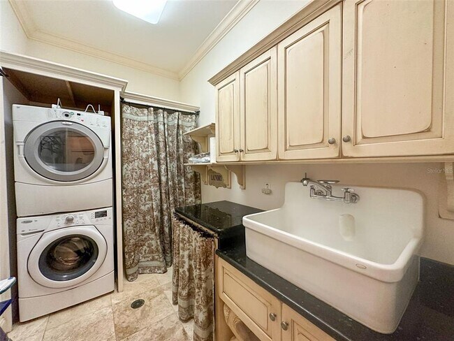 Building Photo - 6425 NW 202nd Pl