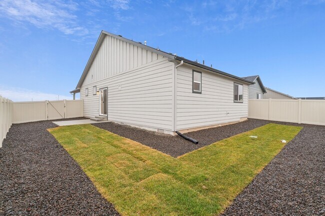 Building Photo - 2264 E Misty Fls St