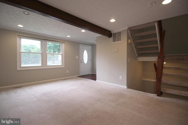 Building Photo - 14126 Red River Dr