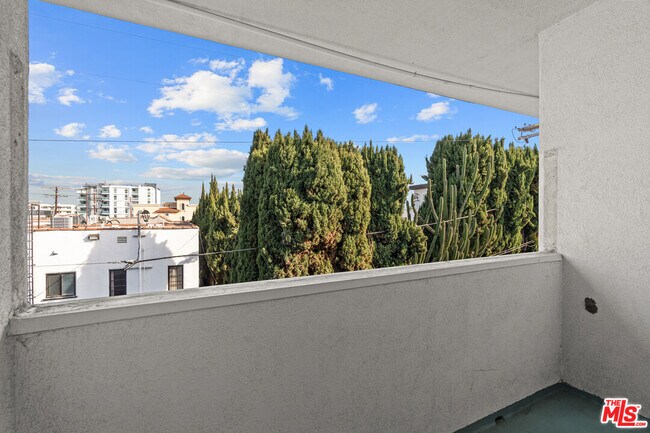 Building Photo - 1420 S Bedford St