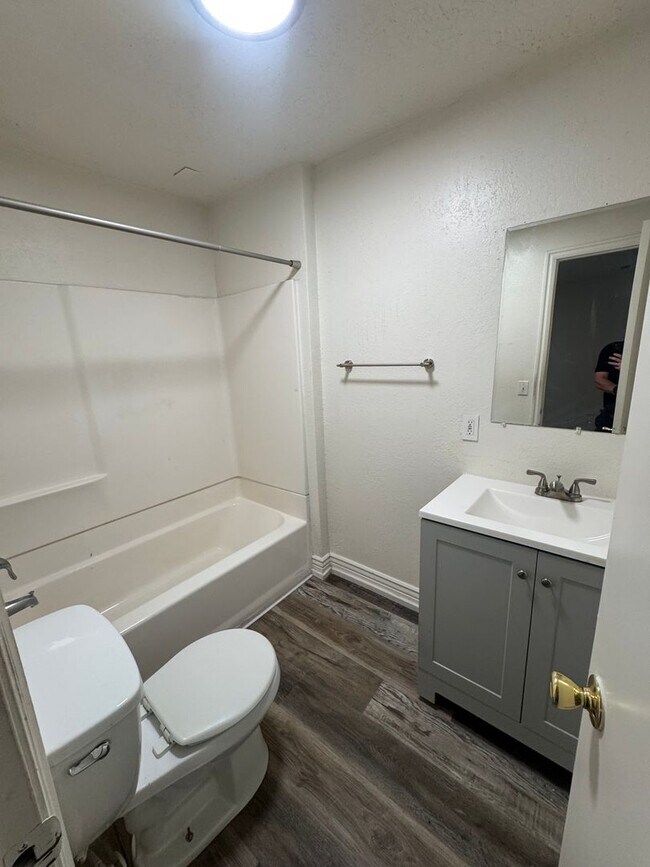 Building Photo - 128 Vidas Ave