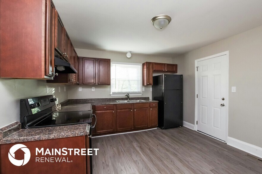 Building Photo - 3624 Sargeant Dr