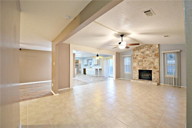 Building Photo - 11028 Hard Rock Rd