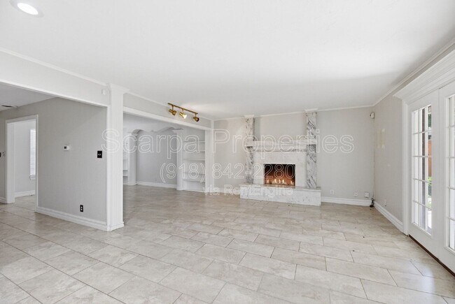 Building Photo - 6812 E 55th St
