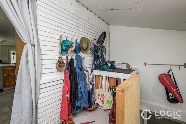Building Photo - Beautiful Home in Excellent Location!