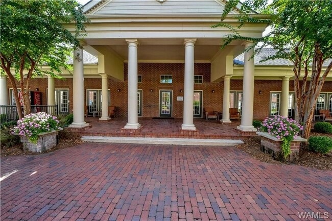 Building Photo - Midtown Village 2 Bedroom Available Now!