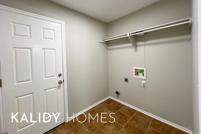 Building Photo - 7806 Bennie Terrace