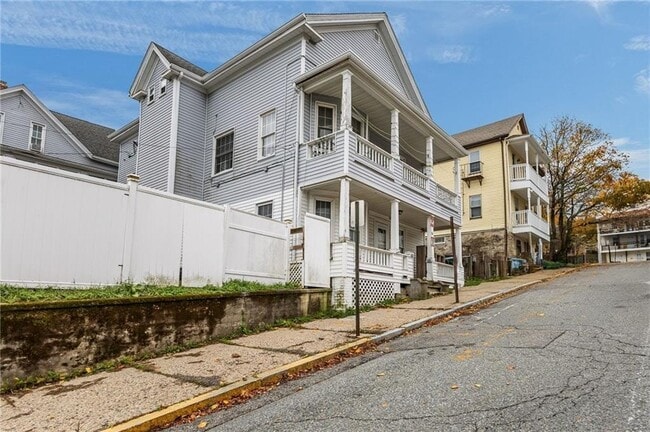 Building Photo - 84 Spring St