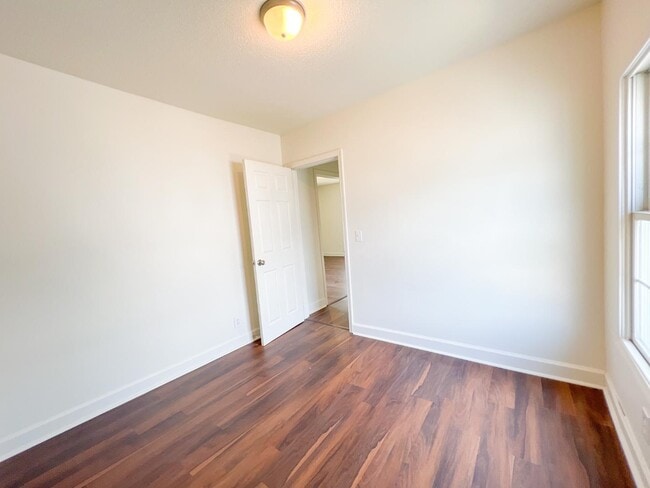 Building Photo - 143 Bowers St
