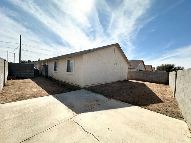 Building Photo - 2647 Simms Ave