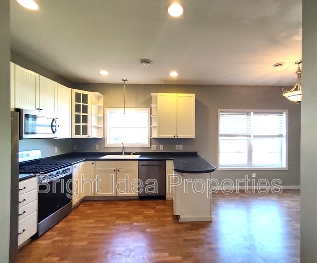 Building Photo - 5948 Oakgreen Ave N