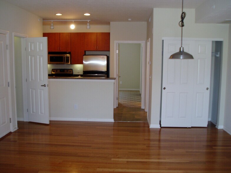 Building Photo - 332 S 3rd St