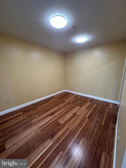 Building Photo - 422 W Franklin St