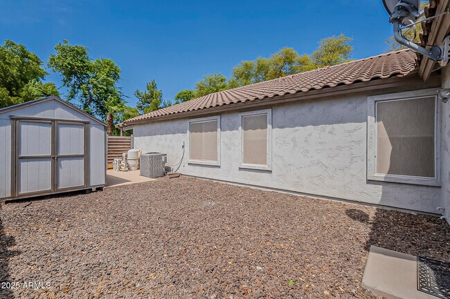 Building Photo - 2020 W Carter Rd