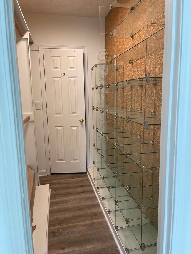 Building Photo - Spacious Renovated 3-Bedroom Condo Near UT...