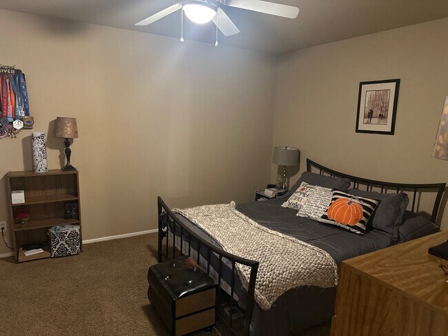 Building Photo - Spacious 4-Bedroom Home with Cozy Kitchen ...