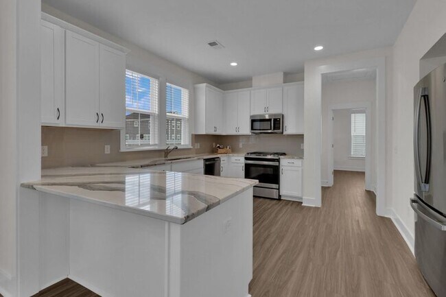 Building Photo - 268 Symphony Ave