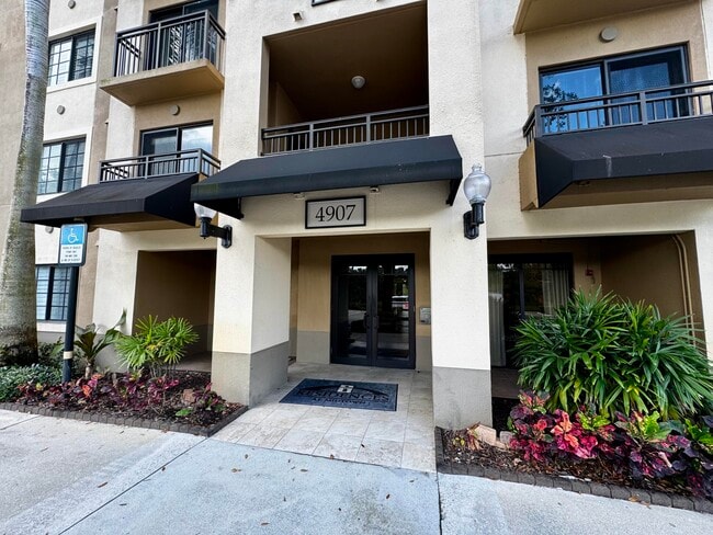 Building Photo - 4907 Midtown Ln