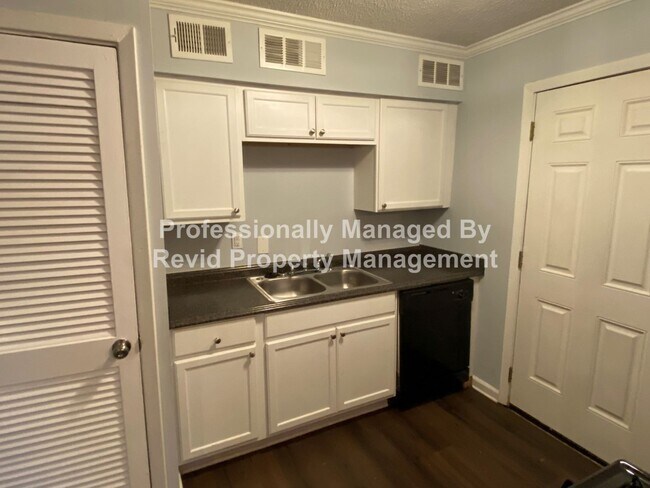 Building Photo - 36 N Auburndale St