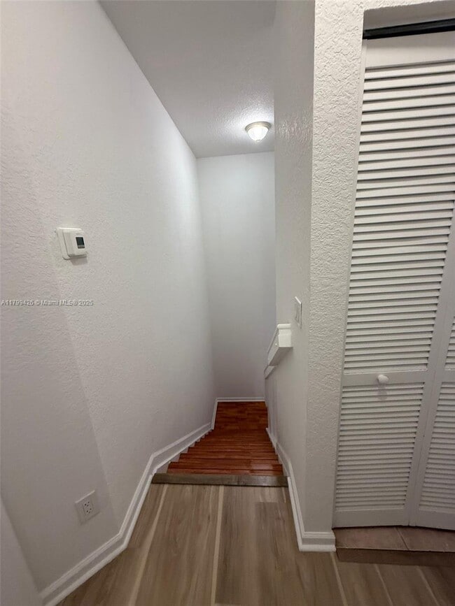 Building Photo - 1410 S Santa Catalina Cir