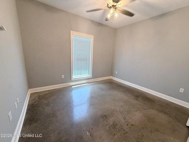 Building Photo - 531 Birchwood Blvd