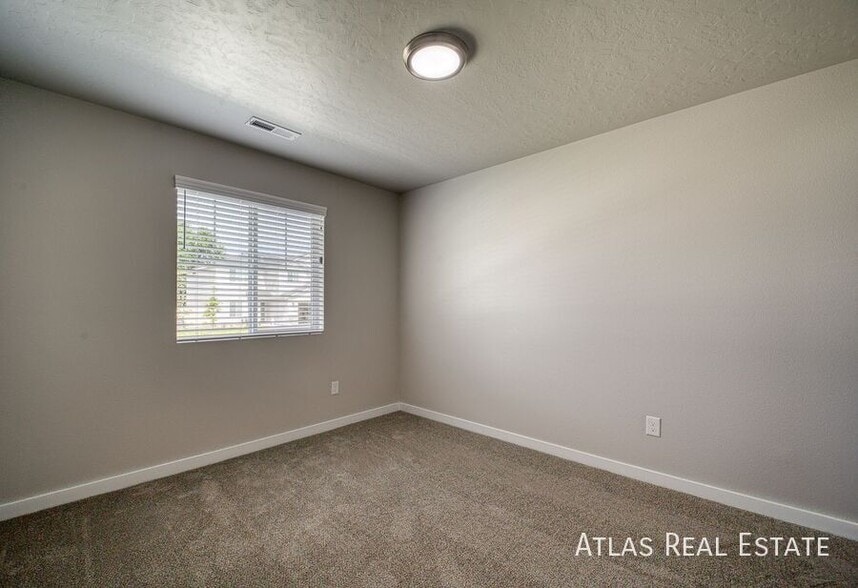 Building Photo - 1758 E Eddington St