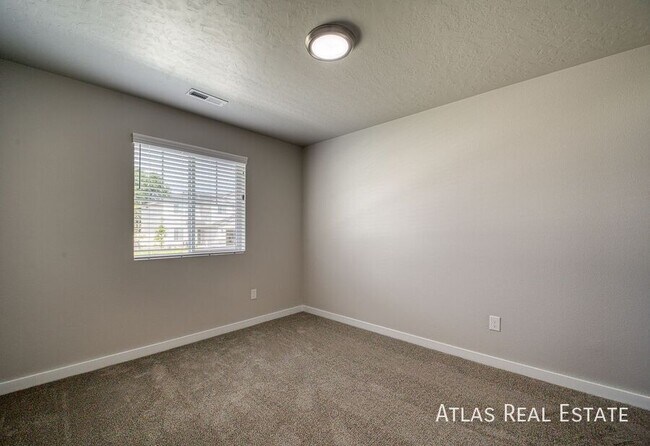 Building Photo - 1758 E Eddington St