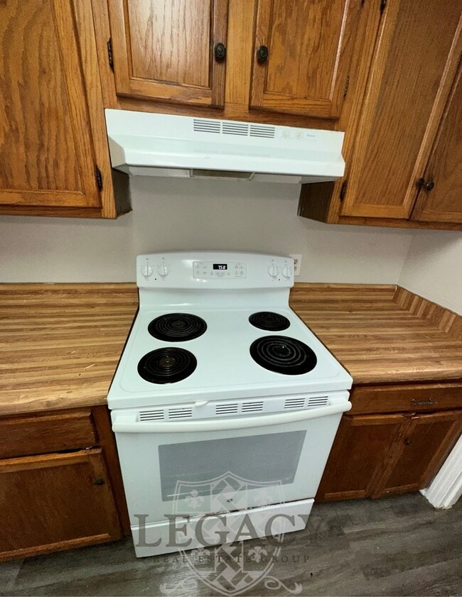 Building Photo - 748 Holder Dr