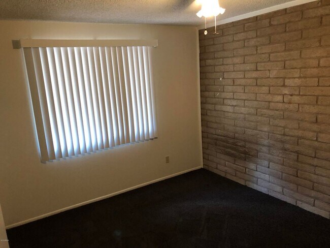 Building Photo - Charming 3 Bed 2 Bath home in Tempe with 2 car garage and big backyard
