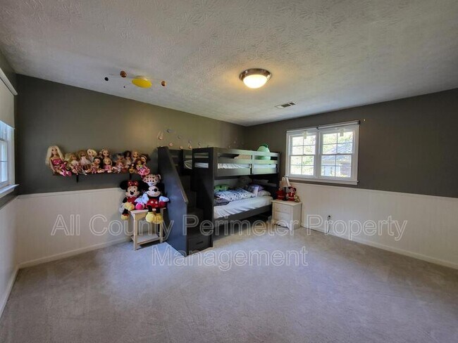Building Photo - 363 Indian Hills Trail