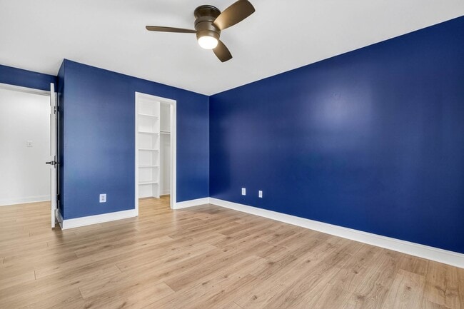 Building Photo - Very Nicely Update Condo in Prime Location!