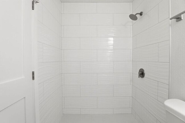 Building Photo - Updated 3-Bedroom Duplex with Modern Finishes in Oviedo