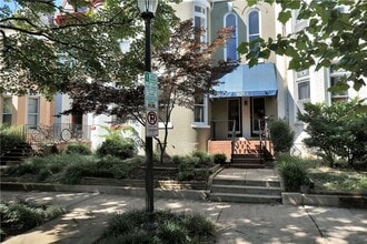 Building Photo - 1625 1/2 W Grace St