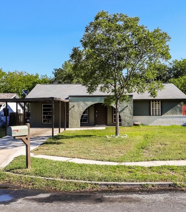 Primary Photo - 6807 Blue Lake Dr