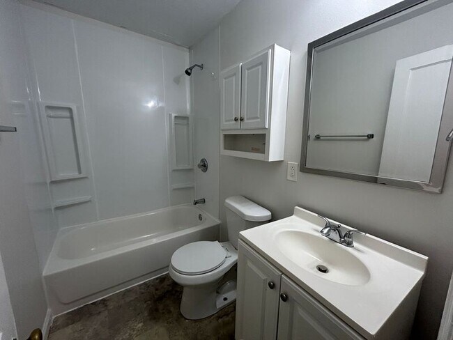 Building Photo - 2911 Circle Dr