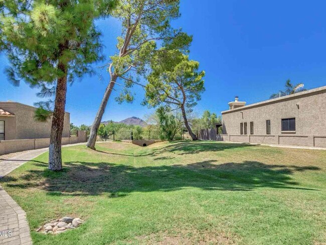 Building Photo - 6583 N 79th Pl