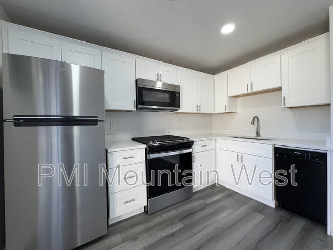 Building Photo - 1520 Merlin Dr