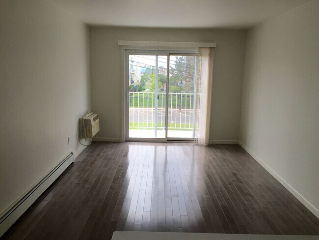 Interior Photo - 211 First Ave
