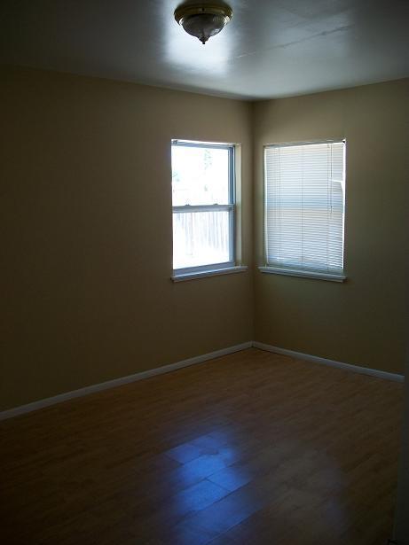 Building Photo - 3 bedroom 1 Bath