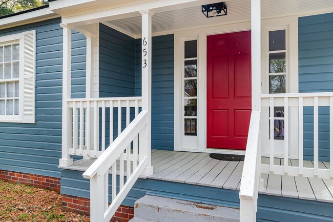 Building Photo - Highland Fully Remodeled 2 Bedroom Home