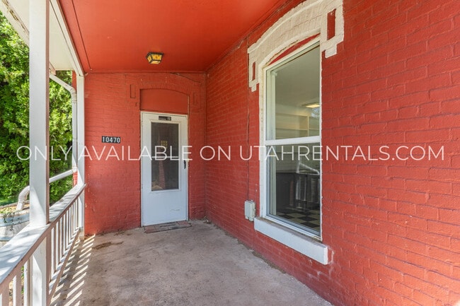 Building Photo - 10470 S Columbine Cir