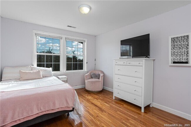 Building Photo - 47 Cold Spring Rd