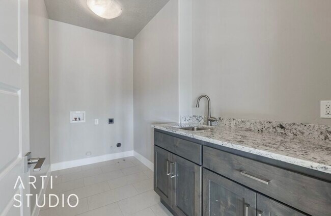 Building Photo - 3933 S Steeplechase Rd