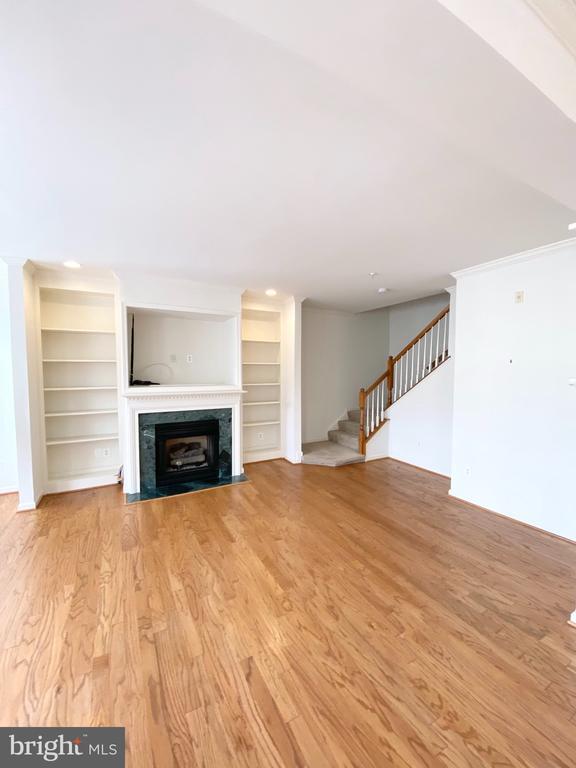 Building Photo - 2663 Manhattan Pl