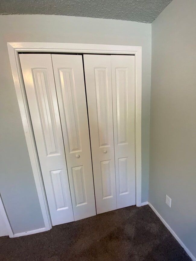 Building Photo - Ready first of June / 3 bedroom 2 bathroom...