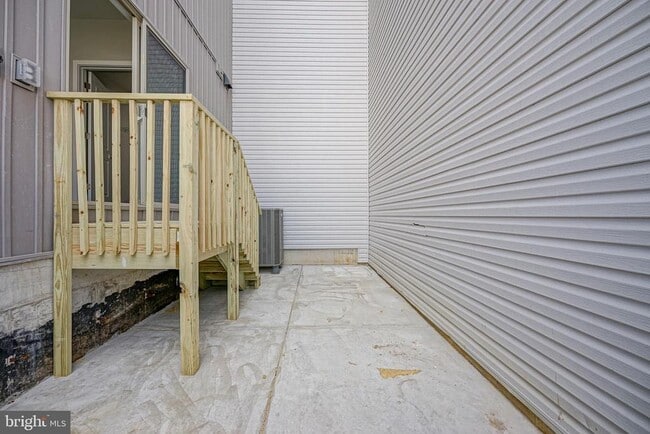 Building Photo - 300 W Jefferson St